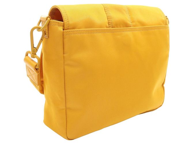 Borsa Messenger Baguette Fendi in Nylon e Pelle Gialla Giallo - vista 2