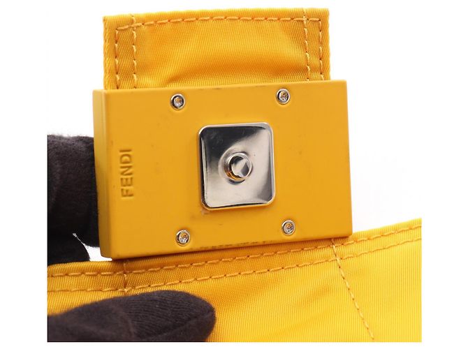 Borsa Messenger Baguette Fendi in Nylon e Pelle Gialla Giallo - vista 5