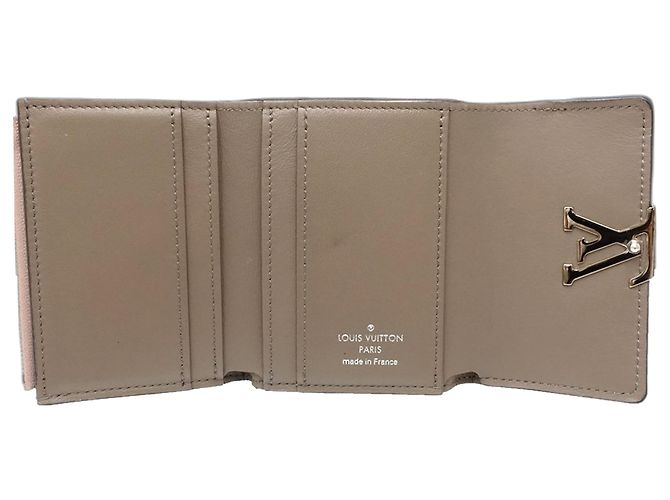 Cartera compacta Capucines en piel Taurillon rosa Louis Vuitton - vista 4