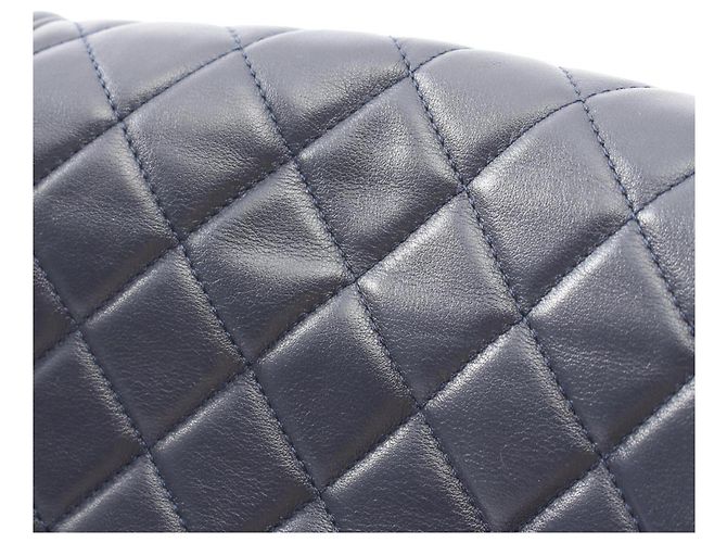 Borsa a tracolla Chanel Boy in agnello blu navy - vista 10