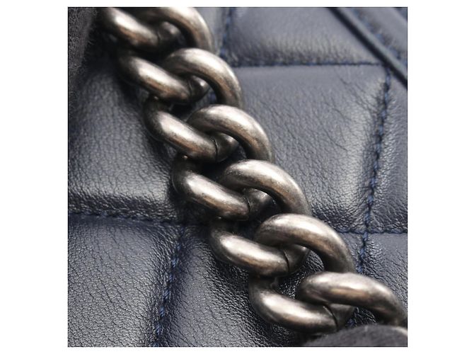 Borsa a tracolla Chanel Boy in agnello blu navy - vista 9