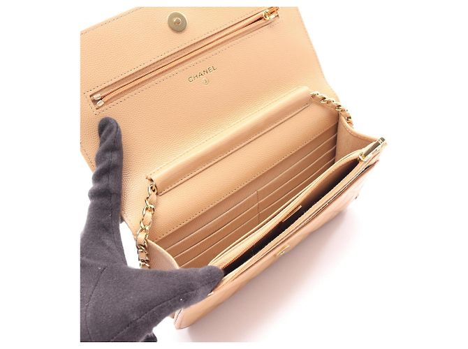 Borsa a tracolla Chanel Matelassé in pelle beige - vista 3