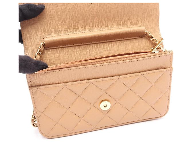 Borsa a tracolla Chanel Matelassé in pelle beige - vista 4