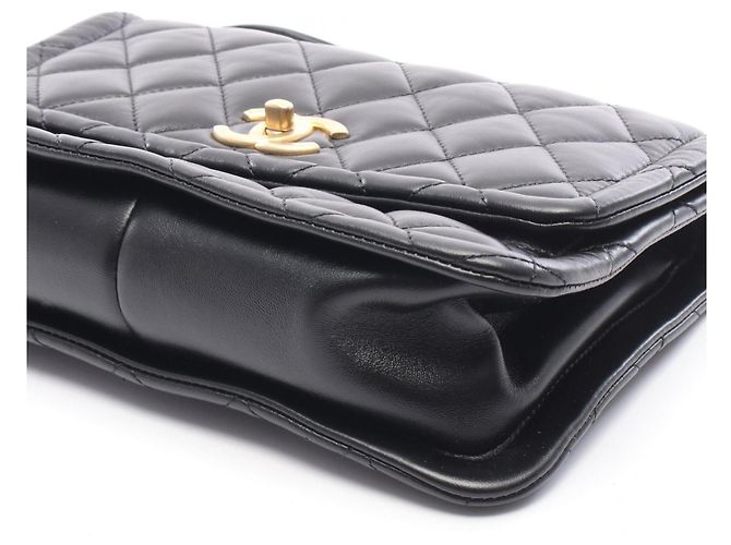 Sac à bandoulière Chanel Matelassé en agneau noir - vue 8