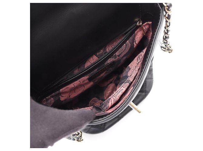 Borsa a tracolla Chanel Matelassé in pelle nera Nero - vista 3