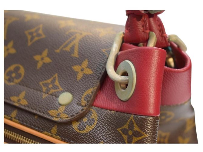 Bolso de hombro LOUIS VUITTON Olympe en lona Monogram y cuero Aurore Berry Francia Castaño Roja - vista 12