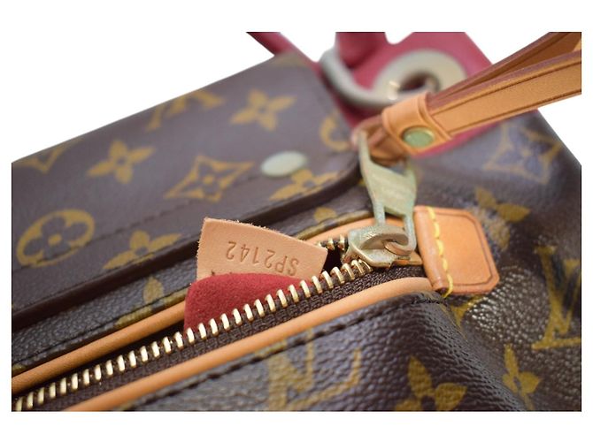 Bolso de hombro LOUIS VUITTON Olympe en lona Monogram y cuero Aurore Berry Francia Castaño Roja - vista 18
