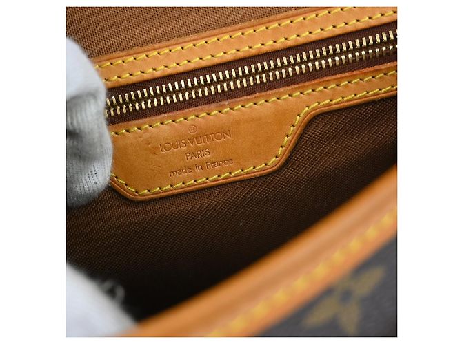 Louis Vuitton Sologne Monogram Canvas - view 4