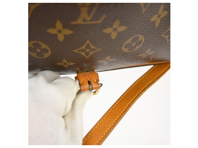 Louis Vuitton Sologne Monogram Canvas - view 5