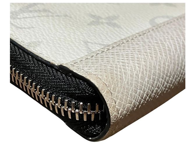 Louis Vuitton Taigarama Long Wallet White - view 7