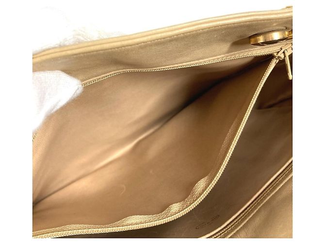 CHANEL Vintage Matelassé gesteppte Leder Tote Bag Beige - Ansicht 13