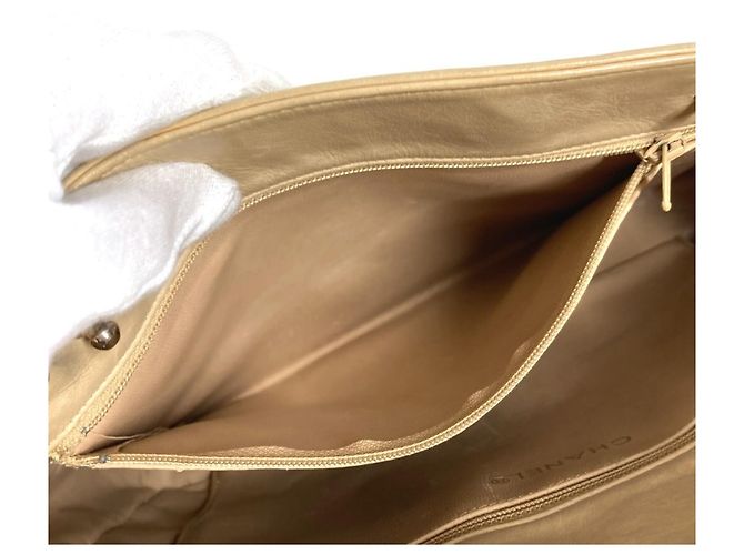 CHANEL Vintage Matelassé gesteppte Leder Tote Bag Beige - Ansicht 14