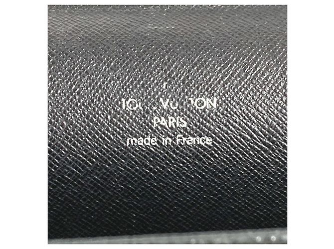 Valigetta Louis Vuitton Taiga Angara Nero Grigio - vista 17