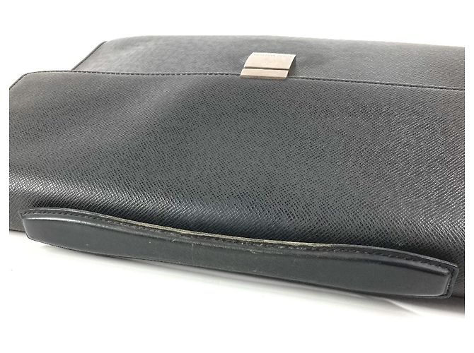 Valigetta Louis Vuitton Taiga Angara Nero Grigio - vista 7