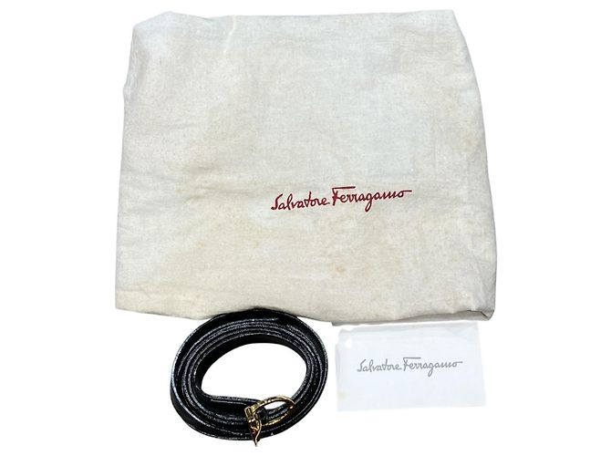 Borsa a mano in pelle nera Salvatore Ferragamo con nastro Vara - vista 5
