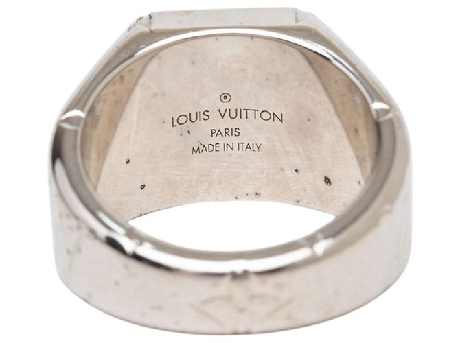 Louis Vuitton Monogram Signet Ring Silvery - view 6