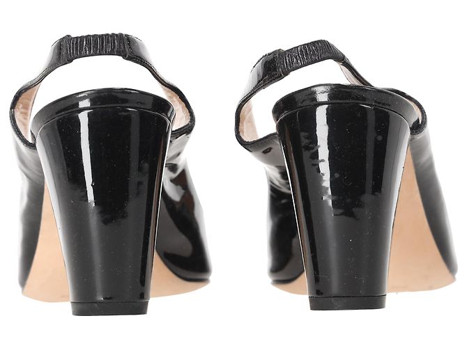 Décolleté slingback a punta a mandorla Manolo Blahnik in vernice nera Nero - vista 3