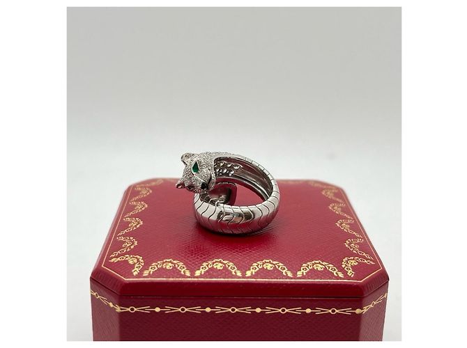 Anello Panthère di Cartier in oro bianco, diamanti e smeraldi Verde - vista 3