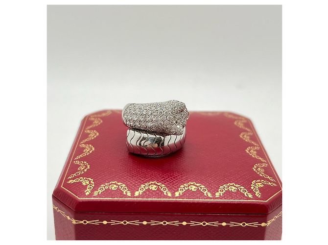 Anello Panthère di Cartier in oro bianco, diamanti e smeraldi Verde - vista 4