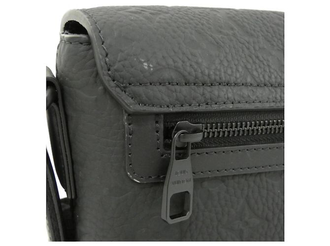 Borsa Messenger Louis Vuitton Taurillon Monogram S Cape Nero - vista 5