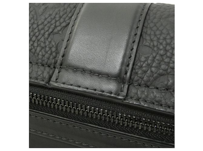 Borsa Messenger Louis Vuitton Taurillon Monogram S Cape Nero - vista 7