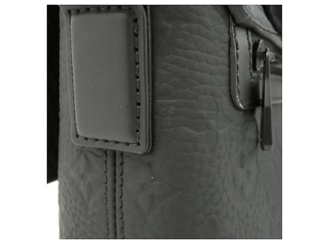 Borsa Messenger Louis Vuitton Taurillon Monogram S Cape Nero - vista 8