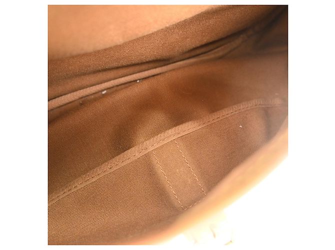 Louis Vuitton Saumur Monogram Canvas 35 Marrone - vista 3