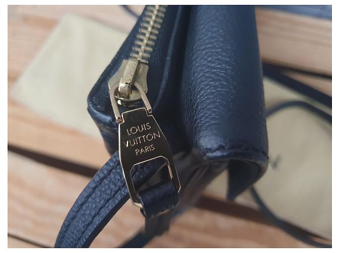 Louis Vuitton Twice Crossbody in pelle Empreinte Nero - vista 4