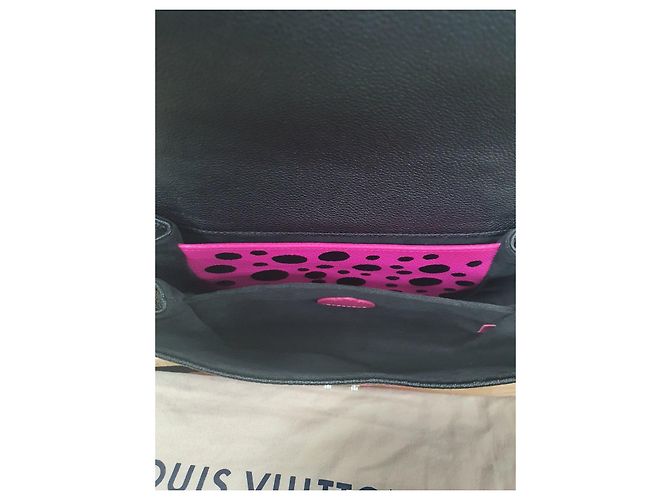 Metis Louis Vuitton x Yayoi Kusama Pochette NM - Nero e Rosa - vista 6