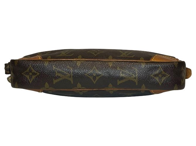 Clutch Louis Vuitton Marly Dragonne PM Marrone Monogramma - vista 3
