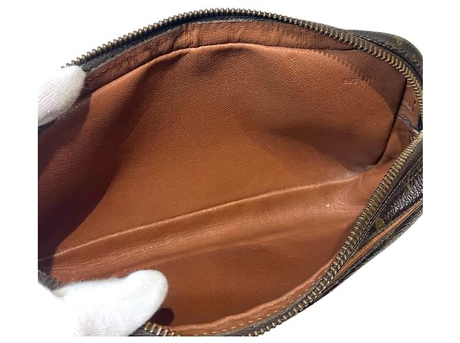Clutch Louis Vuitton Marly Dragonne PM Marrone Monogramma - vista 5
