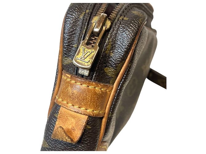 Clutch Louis Vuitton Marly Dragonne PM Marrone Monogramma - vista 6