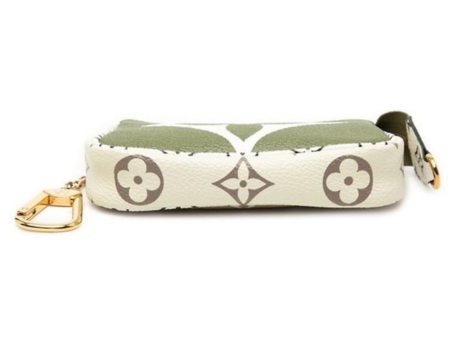 Louis Vuitton Monogram Giant Mini Pochette Accessoires Bege Verde Cru - vista 3