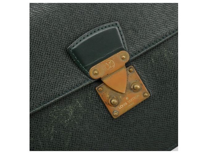 LOUIS VUITTON Taiga Pochette Kourad Clutch Bag Epicea M30194 LV Auth bs35554 - vista 17