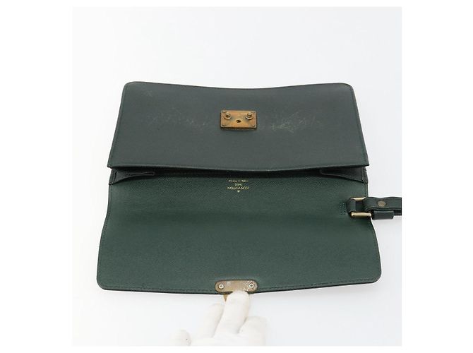 LOUIS VUITTON Taiga Pochette Kourad Clutch Bag Epicea M30194 LV Auth bs35554 - vista 18