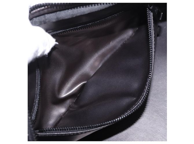 LOUIS VUITTON LV Snow Dopp Kit Clutch in Nylon Nero M21435 LV Auth BA13321SM - vista 22