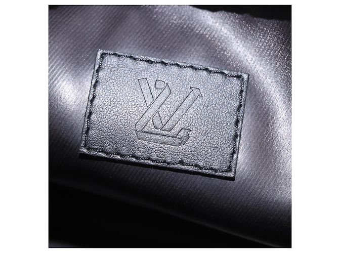 LOUIS VUITTON LV Snow Dopp Kit Clutch in Nylon Nero M21435 LV Auth BA13321SM - vista 23