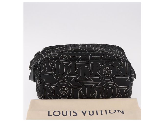 LOUIS VUITTON LV Snow Dopp Kit Clutch in Nylon Nero M21435 LV Auth BA13321SM - vista 24