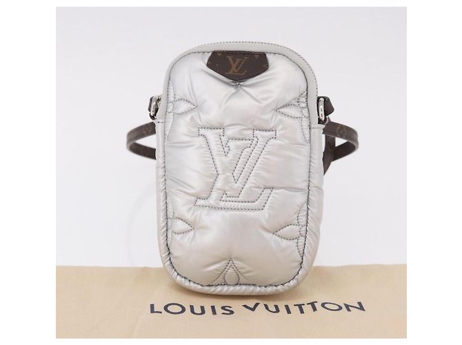 LOUIS VUITTON Bolsa de Celular Monogram Pillow Silver M81716 LV Auth am11853SAM Prata - vista 12