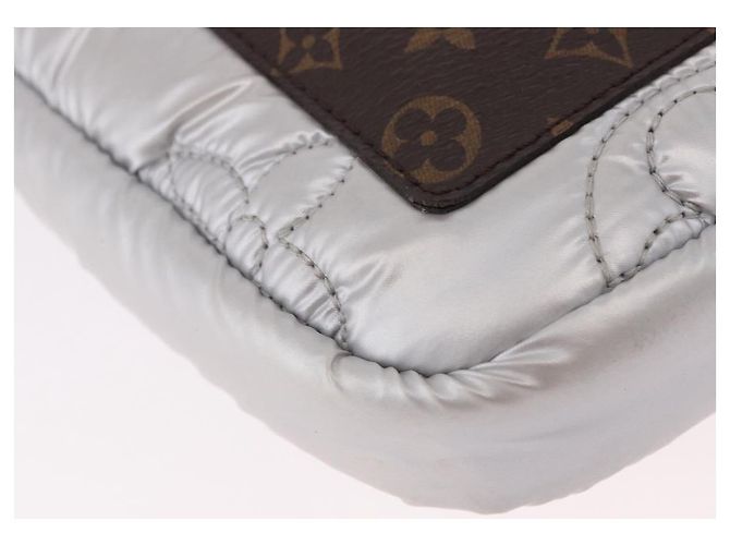 LOUIS VUITTON Bolsa de Celular Monogram Pillow Silver M81716 LV Auth am11853SAM Prata - vista 16