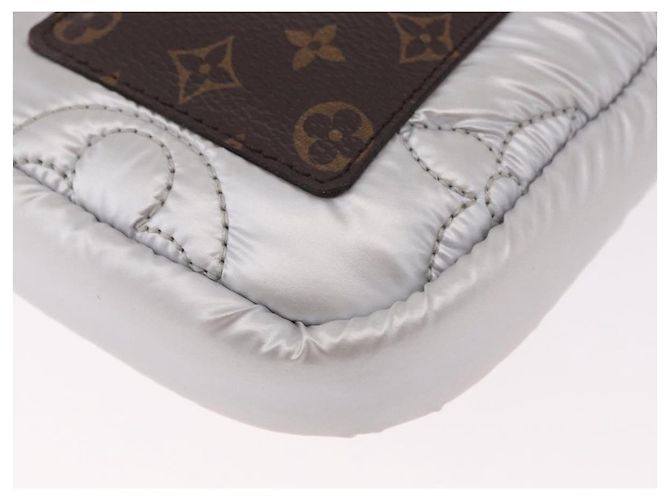 LOUIS VUITTON Bolsa de Celular Monogram Pillow Silver M81716 LV Auth am11853SAM Prata - vista 17