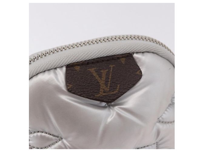 LOUIS VUITTON Bolsa de Celular Monogram Pillow Silver M81716 LV Auth am11853SAM Prata - vista 19