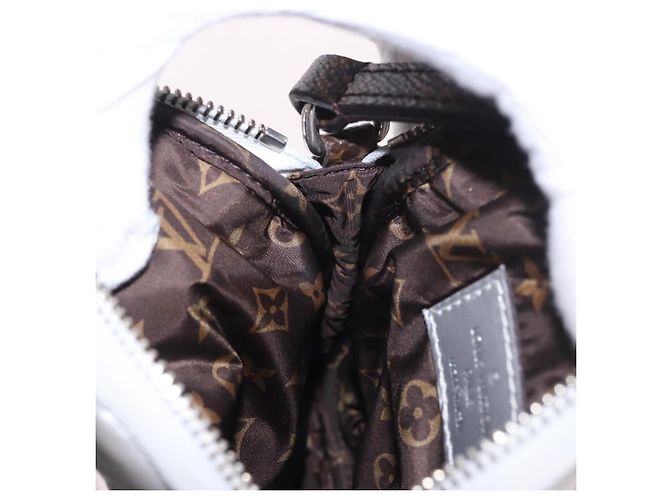 LOUIS VUITTON Bolsa de Celular Monogram Pillow Silver M81716 LV Auth am11853SAM Prata - vista 22