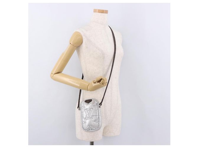 LOUIS VUITTON Bolsa de Celular Monogram Pillow Silver M81716 LV Auth am11853SAM Prata - vista 23