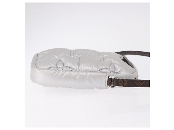 LOUIS VUITTON Bolsa de Celular Monogram Pillow Silver M81716 LV Auth am11853SAM Prata - vista 3