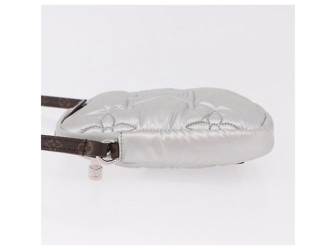 LOUIS VUITTON Bolsa de Celular Monogram Pillow Silver M81716 LV Auth am11853SAM Prata - vista 4