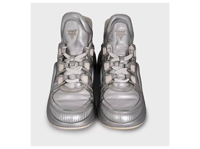 Louis Vuitton Silver Platform Sneakers - Size 41 pre-owned - view 2