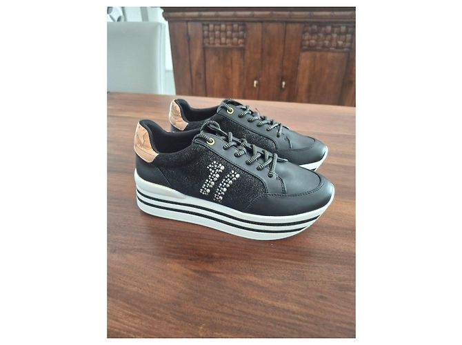 Autre Marque Sneakers in pelle nera con strass Nero - vista 4
