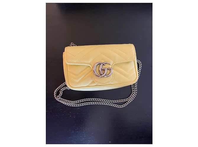 Borsa a tracolla Gucci Marmont piccola in pelle trapuntata gialla Giallo - vista 5