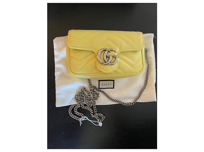 Borsa a tracolla Gucci Marmont piccola in pelle trapuntata gialla Giallo - vista 6